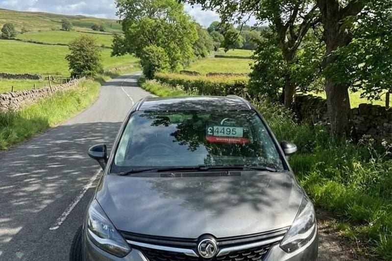 Used Vauxhall Zafira Tourer SRi 140 HP (102 kW) 2016 MPV