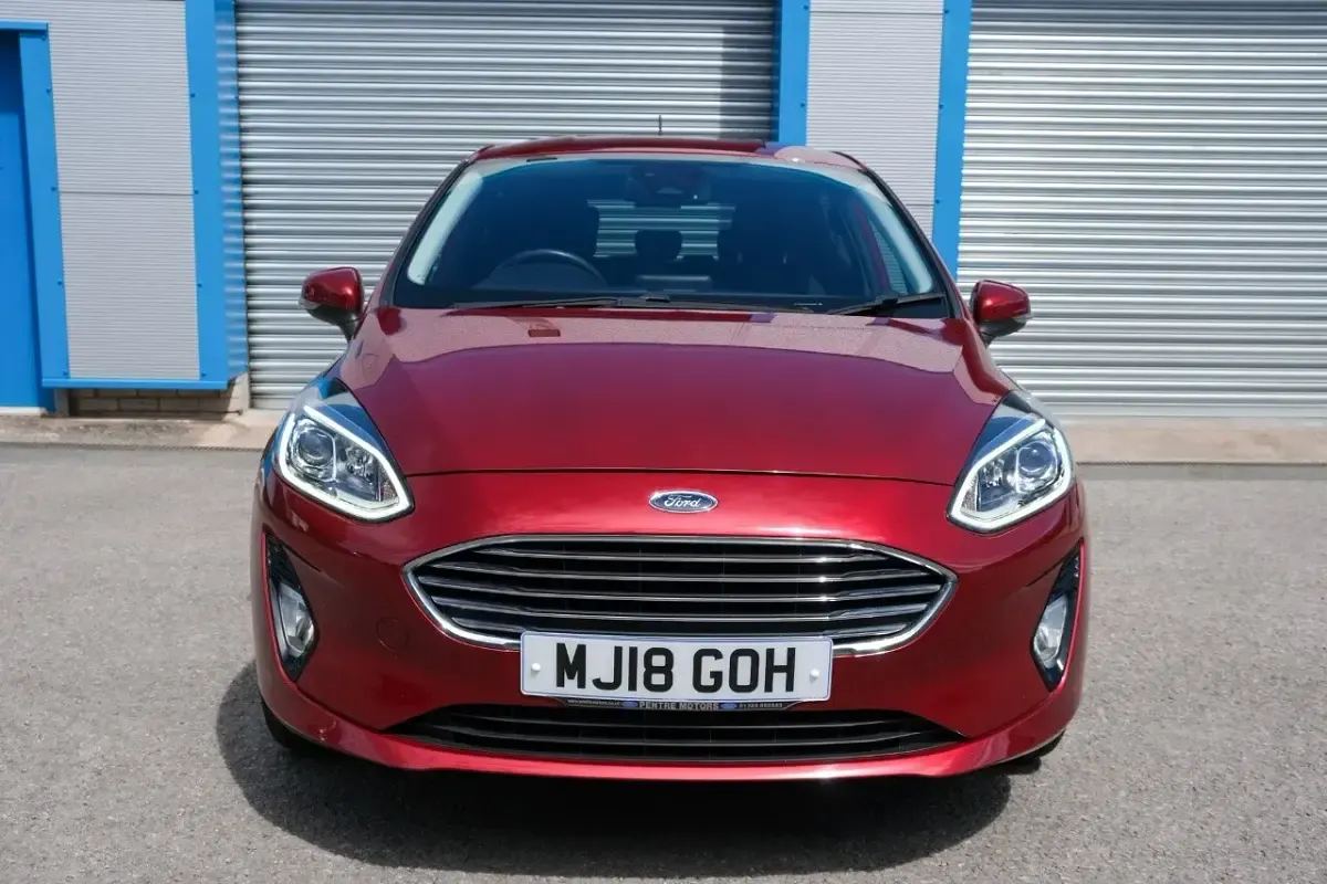 Used Ford Fiesta Titanium 100 HP (73 kW) 2018 Red Hatchback