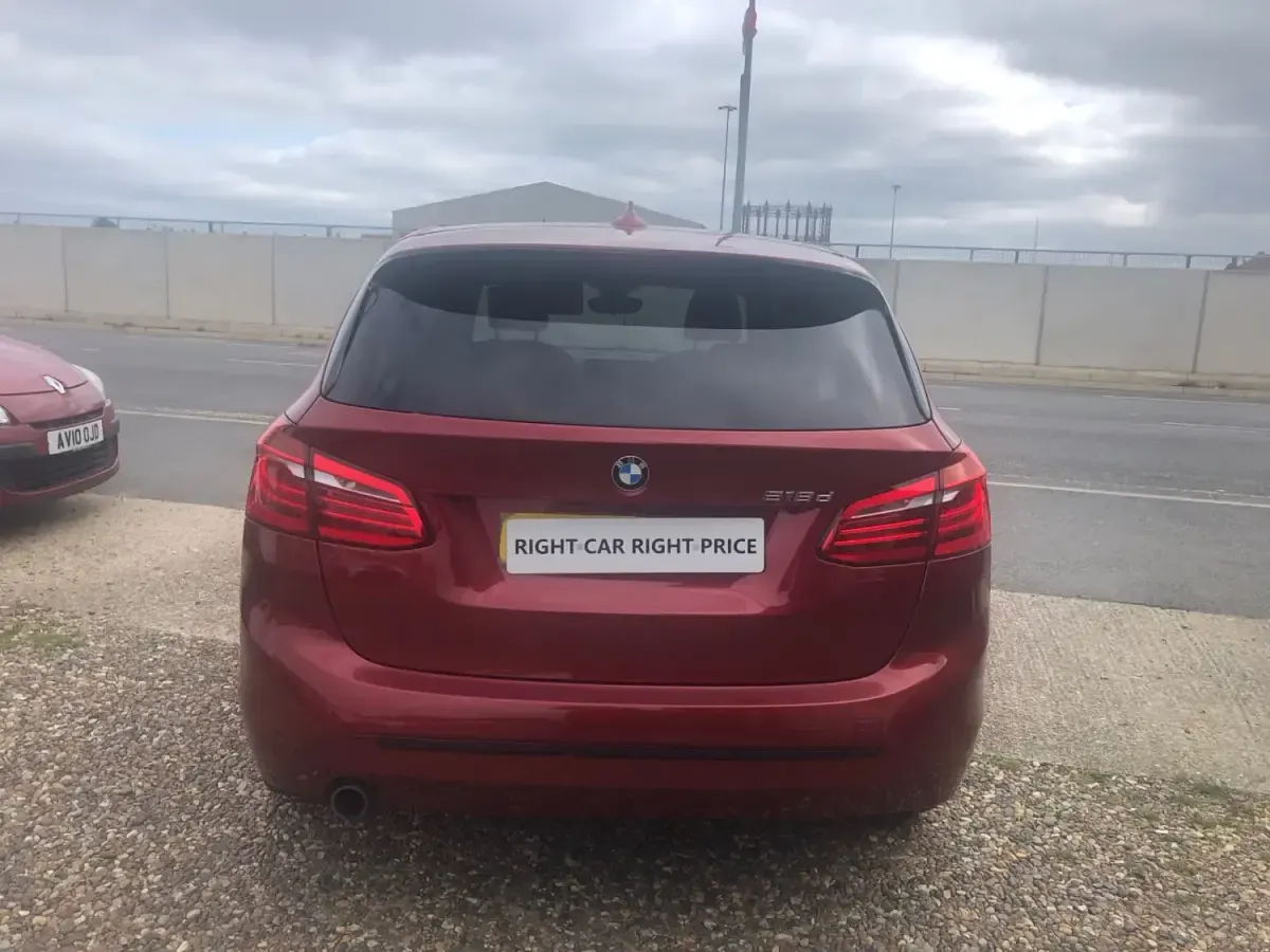 Begagnad BMW 218 Sport Line 2015 Röd Halvkombi
