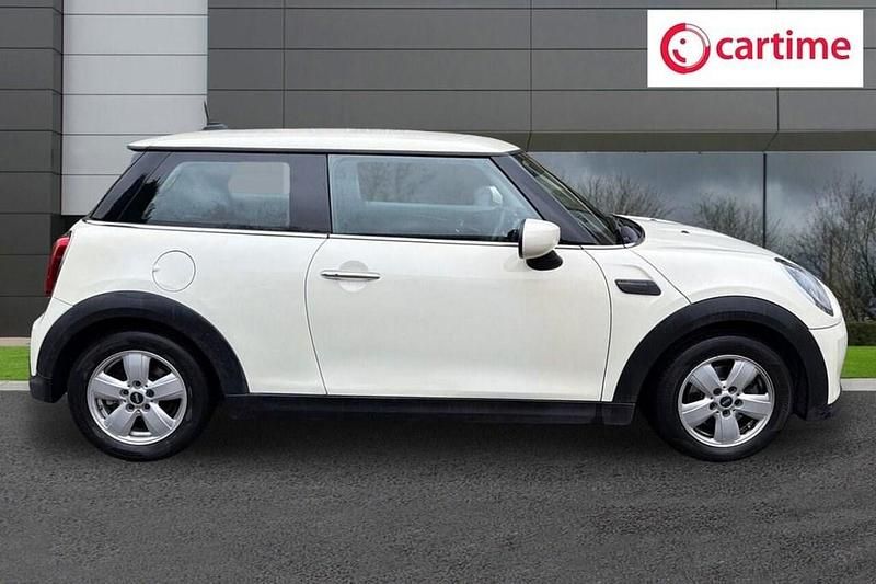Used Mini Cooper Classic 136 HP (100 kW) 2021 White Hatchback