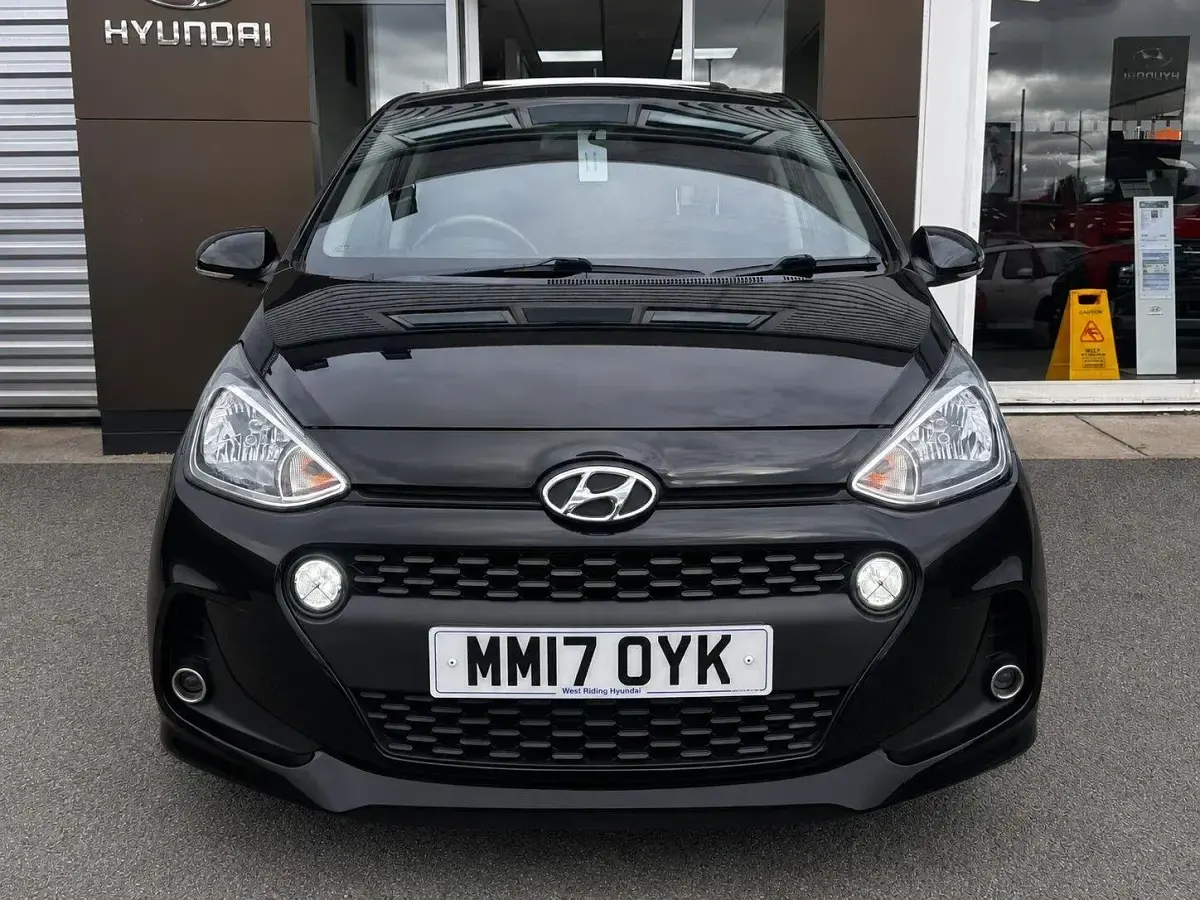 Used Hyundai i10 Premium SE 87 HP (63 kW) 2017 Black Hatchback