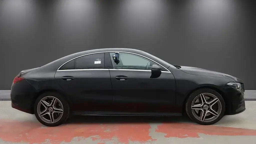 Usado Mercedes CLA220 AMG line 190 CV (139 kW) 2019 Negro Berlina