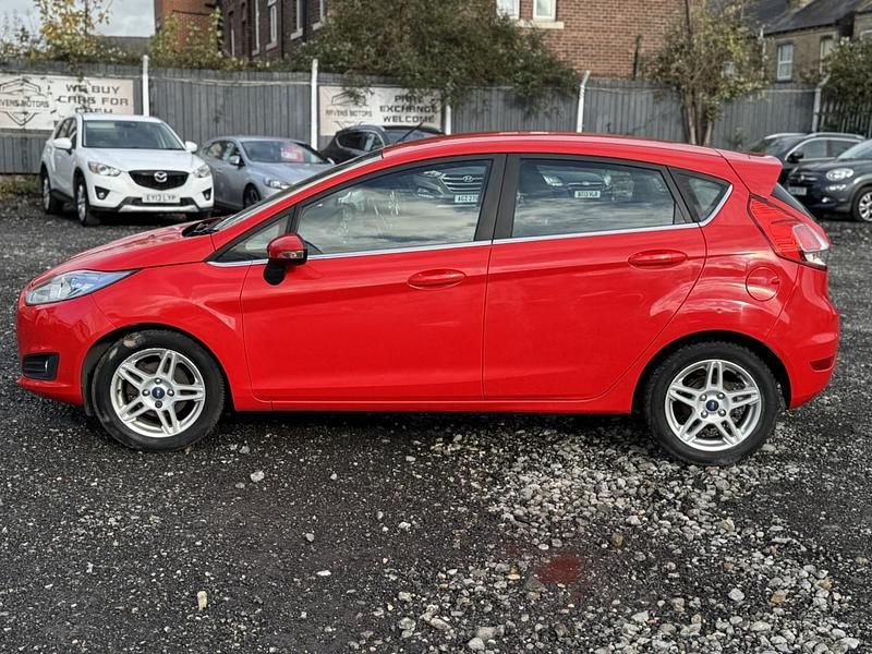 Used Ford Fiesta Zetec 82 HP (60 kW) 2012 Red Hatchback