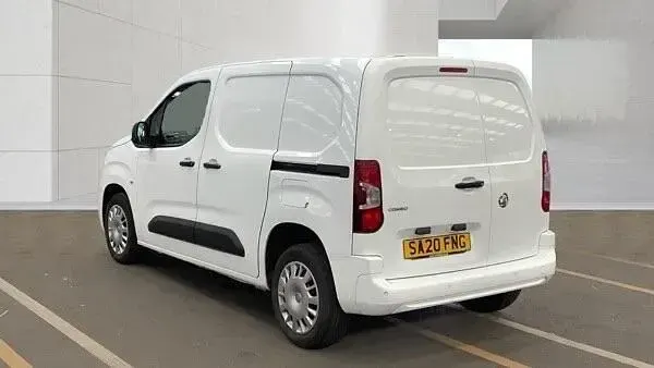 Używany Vauxhall Combo Sportive 100 KM (73 kW) 2020 Biały Minivan