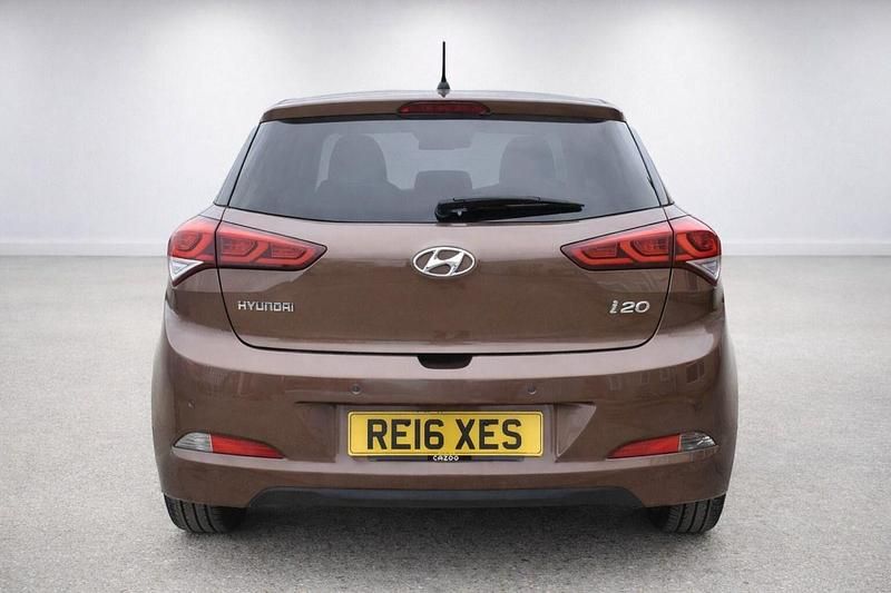 Used Hyundai i20 Premium 84 HP (61 kW) 2016 Brown Hatchback