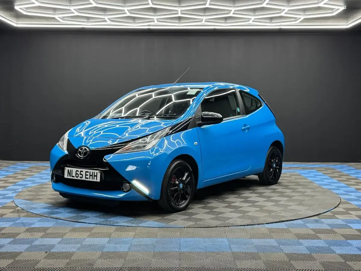 Usado Toyota Aygo X-cite 69 CV (50 kW) 2015 Azul Utilitario