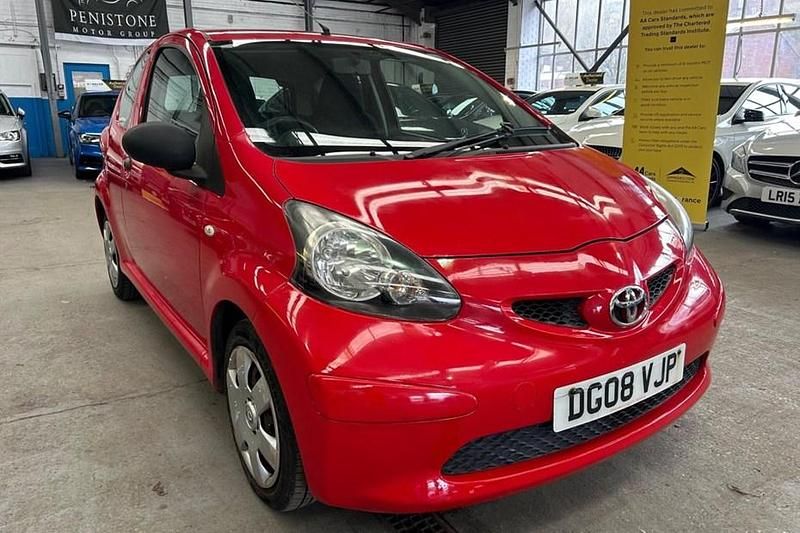 Used Toyota Aygo 67 HP (49 kW) 2008 Red Hatchback