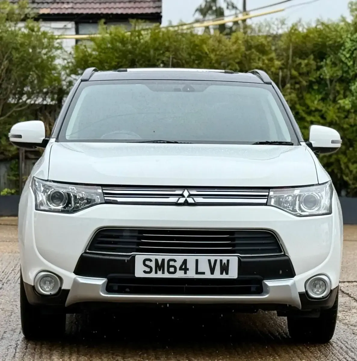Used Mitsubishi Outlander P-HEV 2015 White Estate