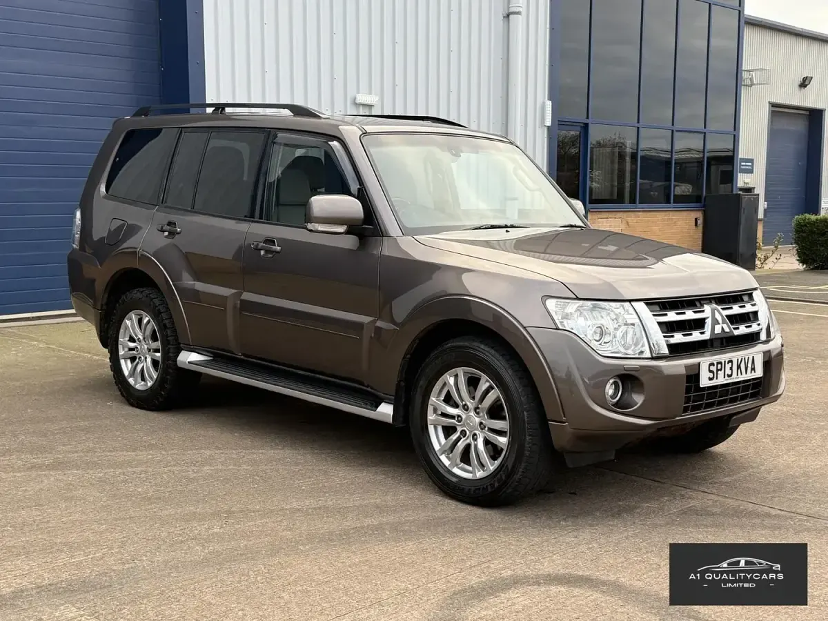 Used Mitsubishi Shogun 197 HP (144 kW) 2013 Brown SUV