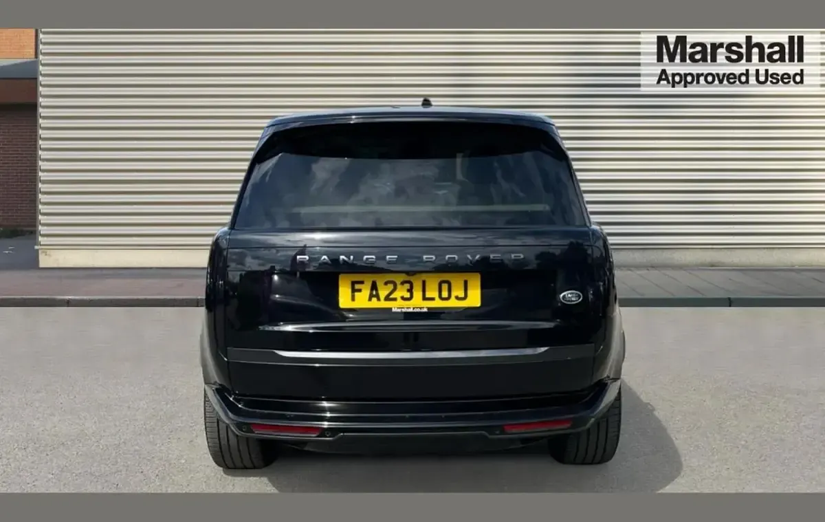 Used Land Rover Range Rover HSE 400 HP (294 kW) 2023 Santorini black metallic SUV