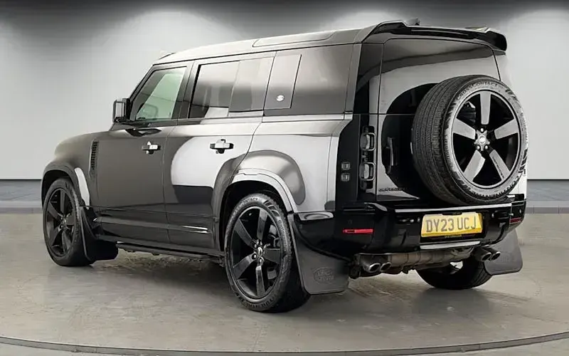 Used Land Rover Defender S 525 HP (386 kW) 2023 Grey SUV