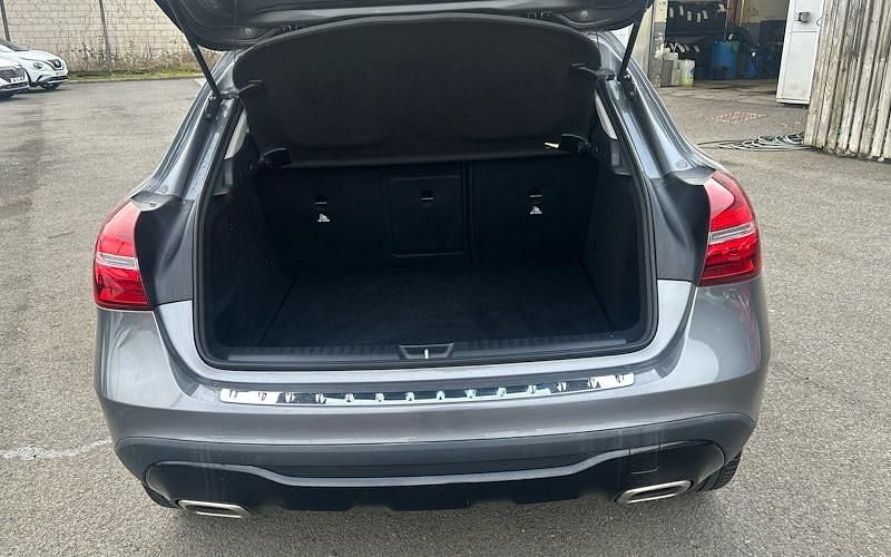 Usado Mercedes GLA180 Urban 122 HP (89 kW) 2020 SUV