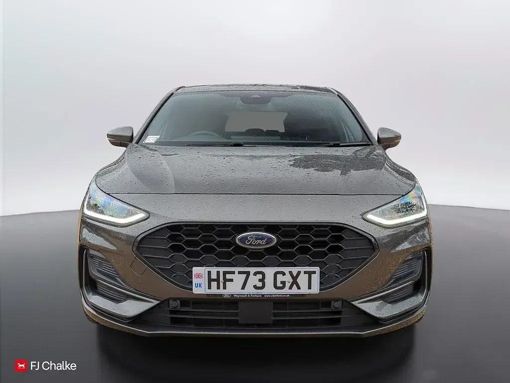 Käytetty Ford Focus ST-Line X 125 HP (91 kW) 2023 Harmaa Viistoperä