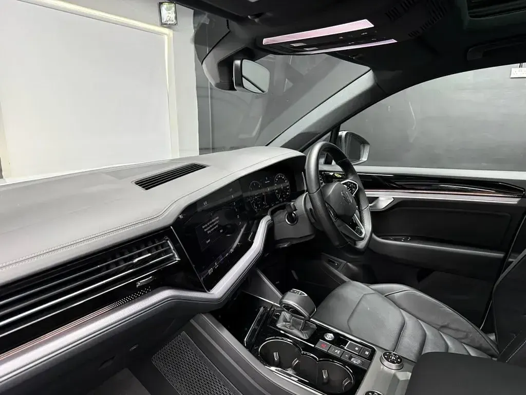 Used VW Touareg Black Edition 286 HP (210 kW) 2022 White SUV