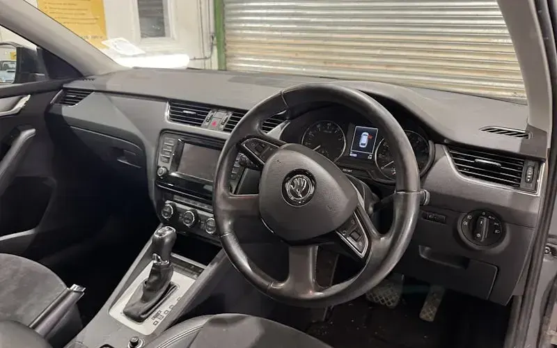Used Skoda Octavia Elegance 140 HP (102 kW) 2014 Grey Estate