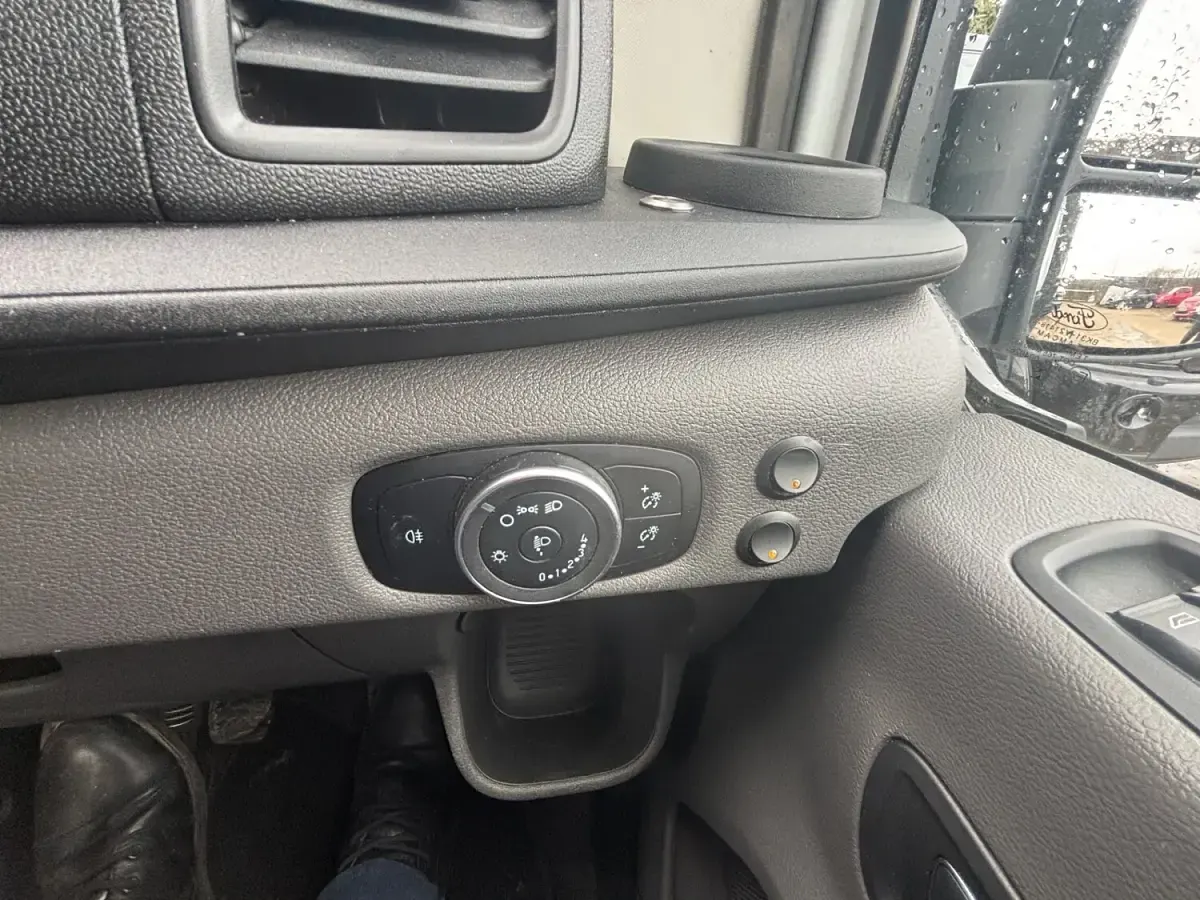 Used Ford Transit 130 HP (95 kW) 2022 White Cabriolet