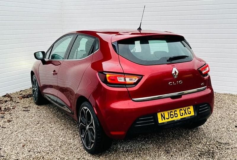 Used Renault Clio IV Dynamique 90 HP (66 kW) 2016 Red Hatchback