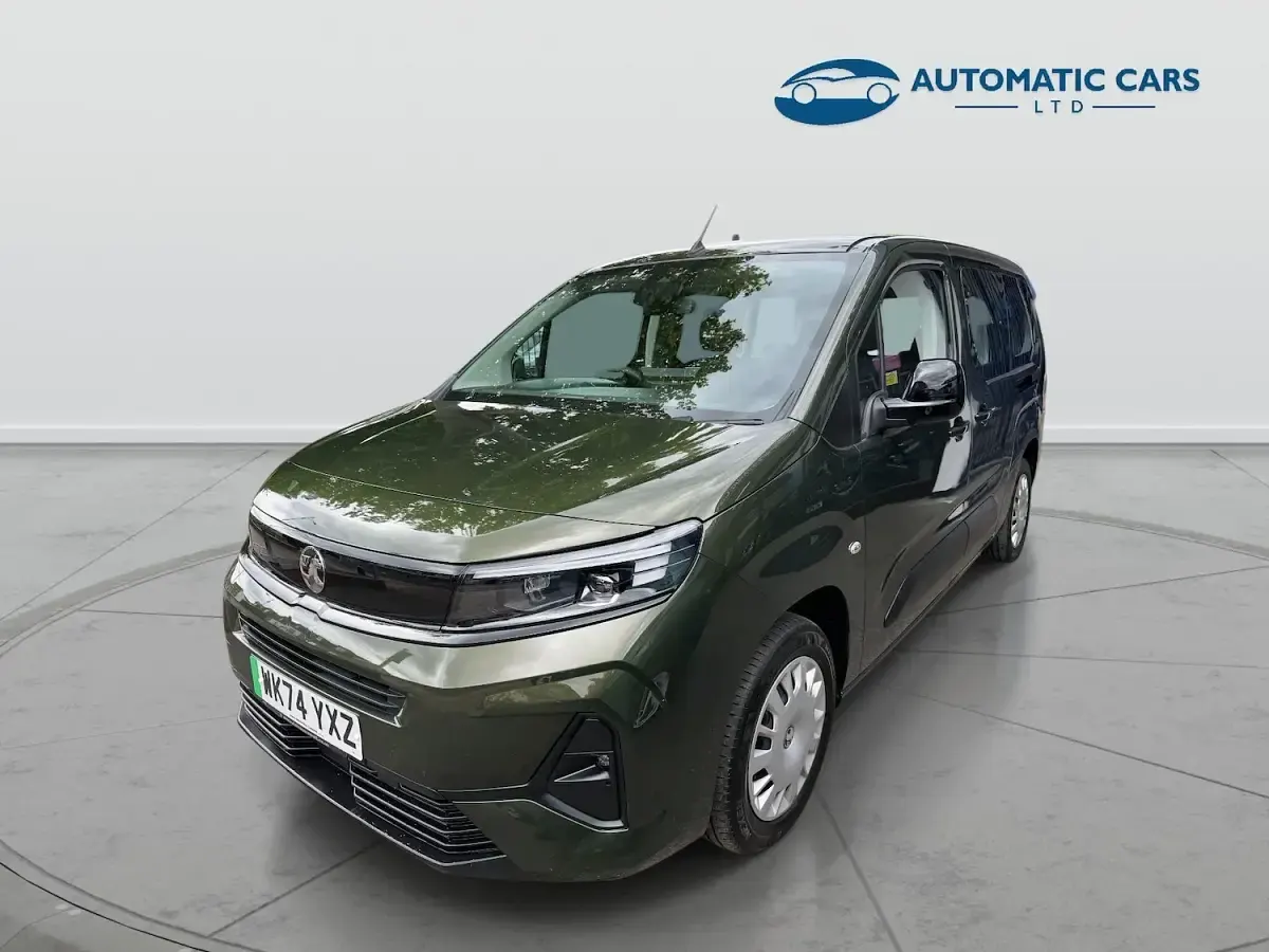 Used Vauxhall Combo Design Edition 100 kW (136 HP) 2025 Green MPV