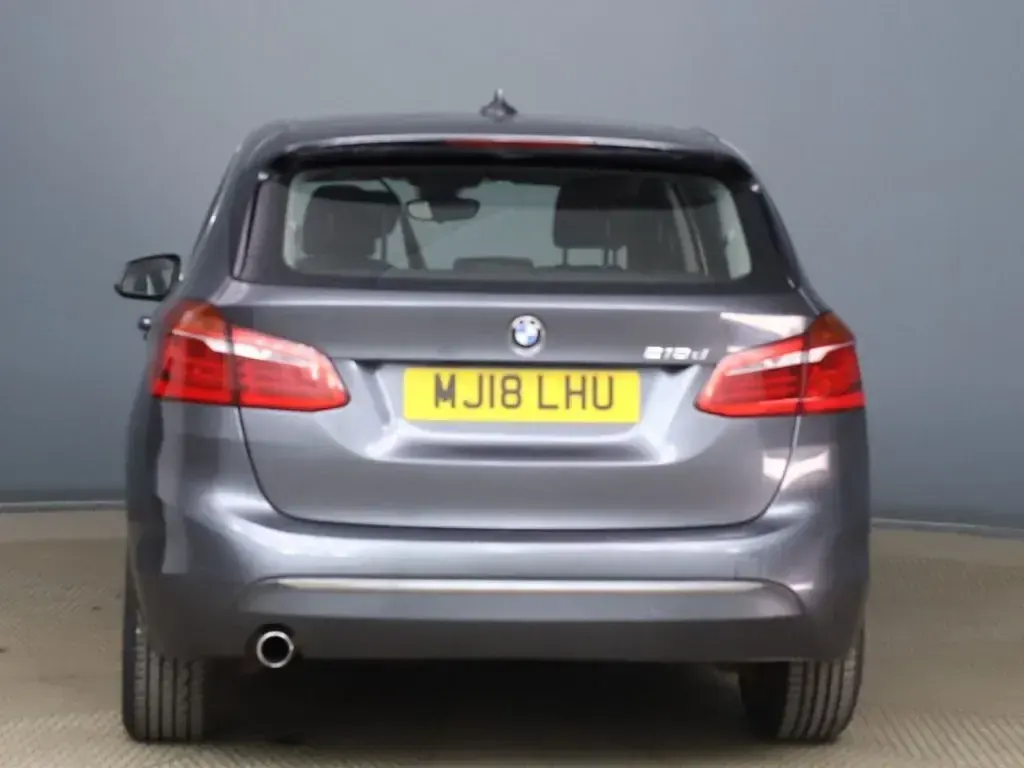 Begagnad BMW 218 Luxury Line 150 HK (110 kW) 2018 Grå Minibuss
