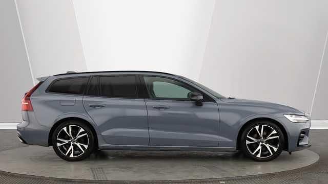 Usado Volvo V60 R-Design 163 HP (119 kW) 2022 Cinzento Carrinha