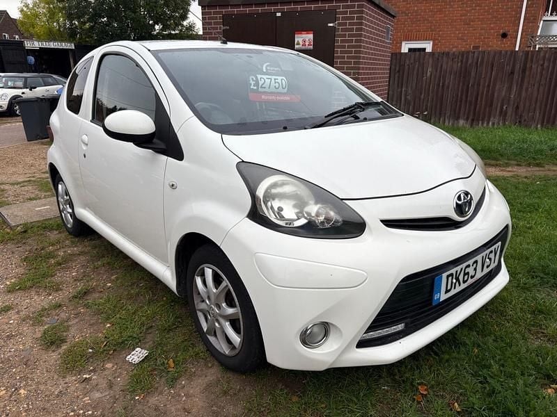 White Used 2013 Toyota Aygo Hatchback | £2,495 (Fair price) - Image 1/4