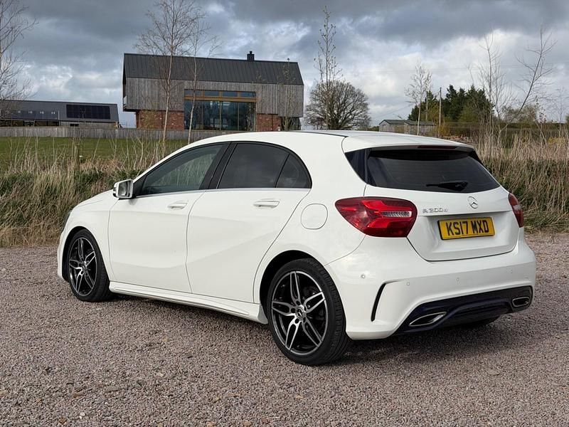 Używany Mercedes A200 AMG Line Premium Plus 2017 Biały Hatchback