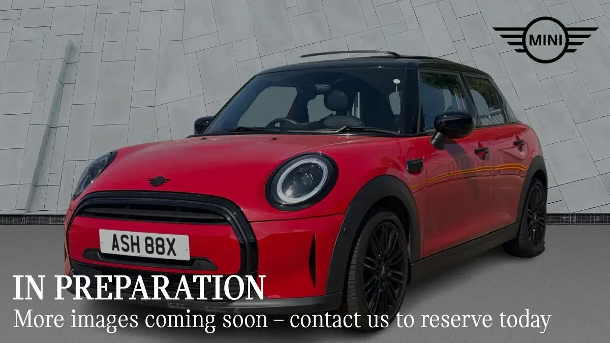 Begagnad Mini Cooper Exclusive 134 HK (98 kW) 2022 Röd Halvkombi