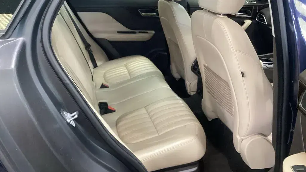 Used Jaguar F-Pace Portfolio 180 HP (132 kW) 2017 Blue SUV
