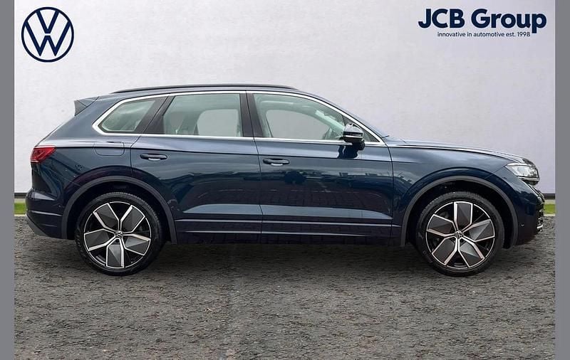 Used VW Touareg Elegance 381 HP (280 kW) 2025 Blue SUV