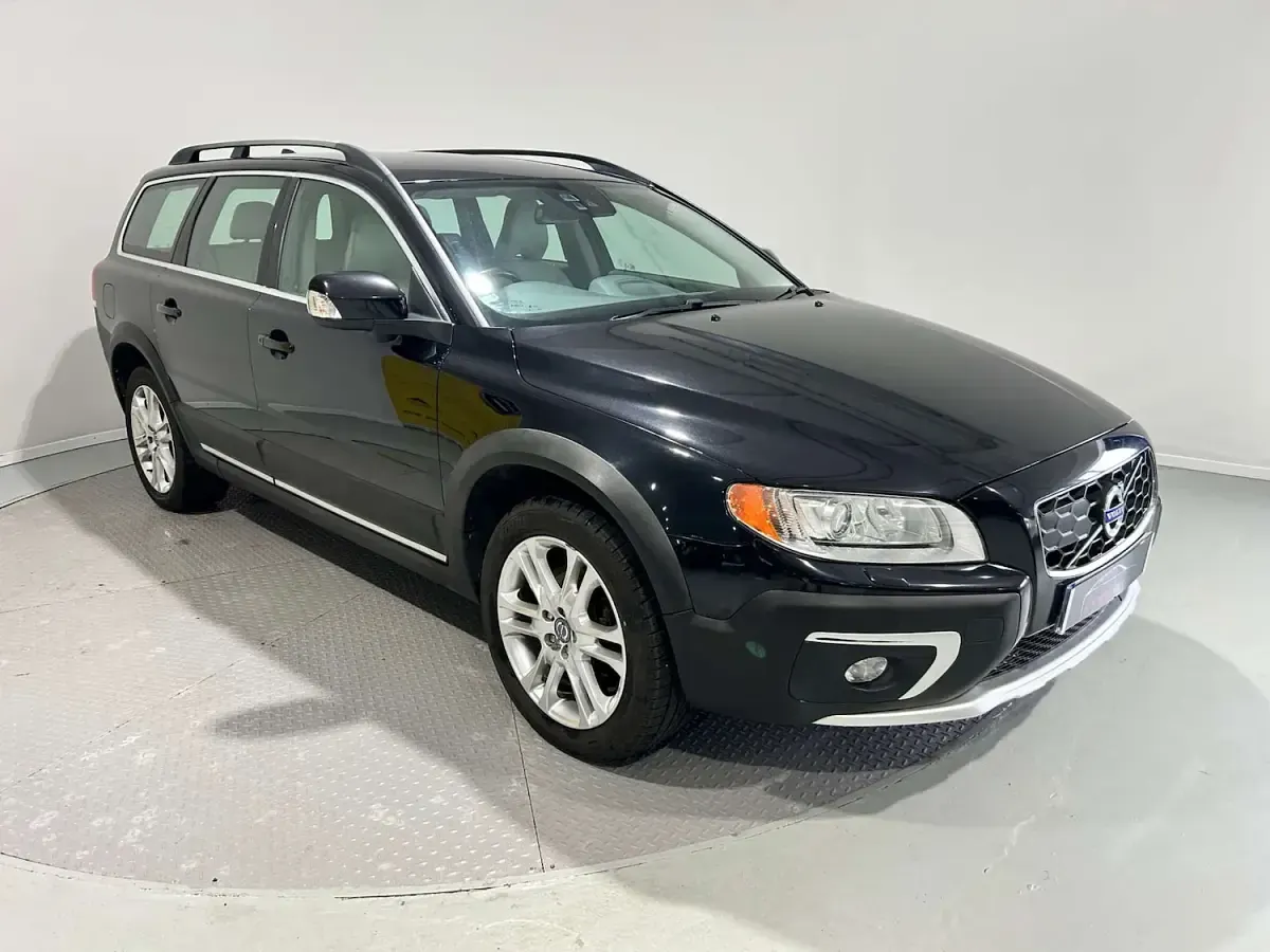 Used Volvo XC70 SE 215 HP (158 kW) 2014 Black Estate