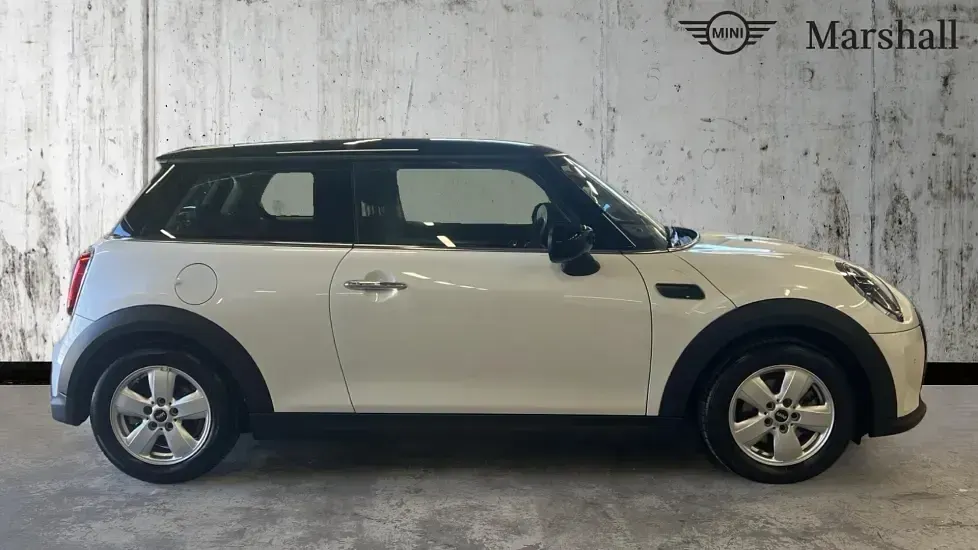 Used Mini Cooper Classic 136 HP (100 kW) 2023 Nanuq white Hatchback
