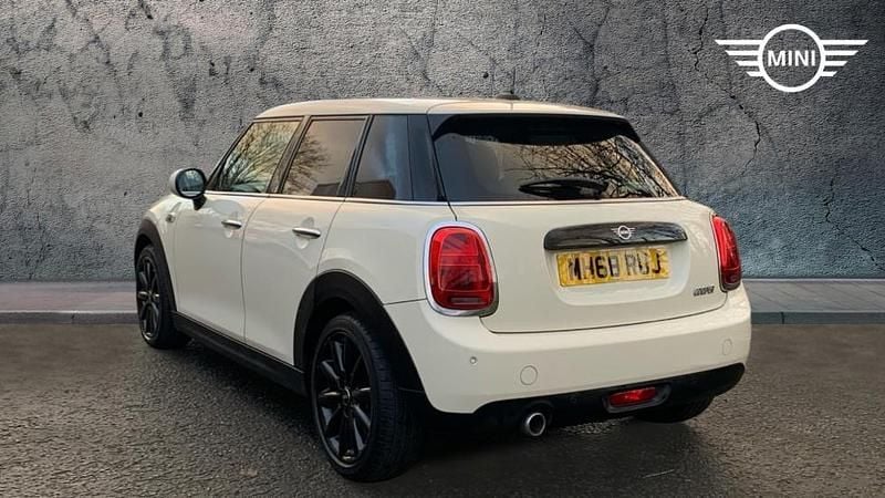 Used Mini Cooper Classic 134 HP (98 kW) 2019 White Hatchback