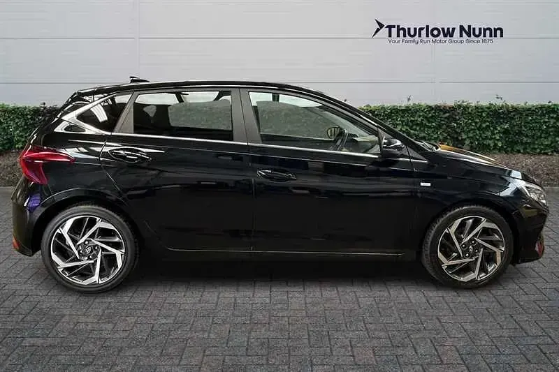 Używany Hyundai i20 Premium 100 KM (73 kW) 2021 Czarny Hatchback