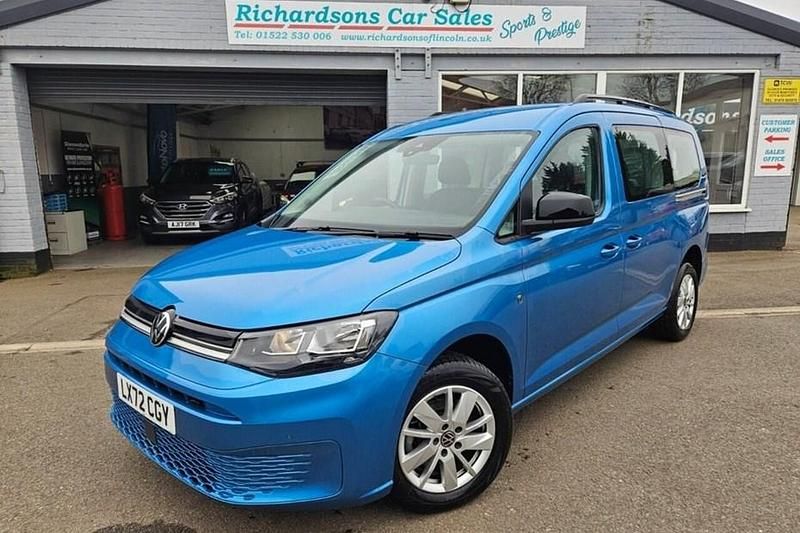 Used VW Caddy Maxi S 114 HP (83 kW) 2022 Blue MPV