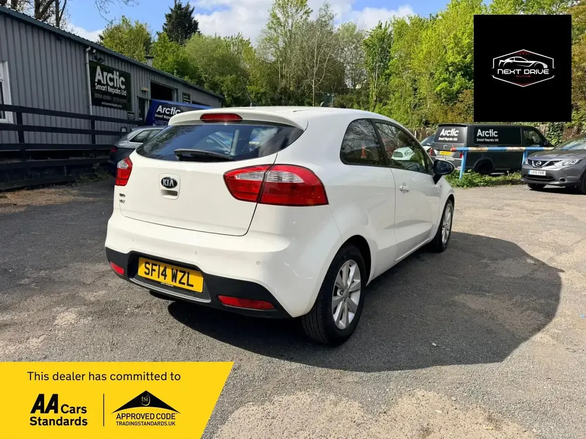 Used Kia Rio 84 HP (61 kW) 2014 White Hatchback