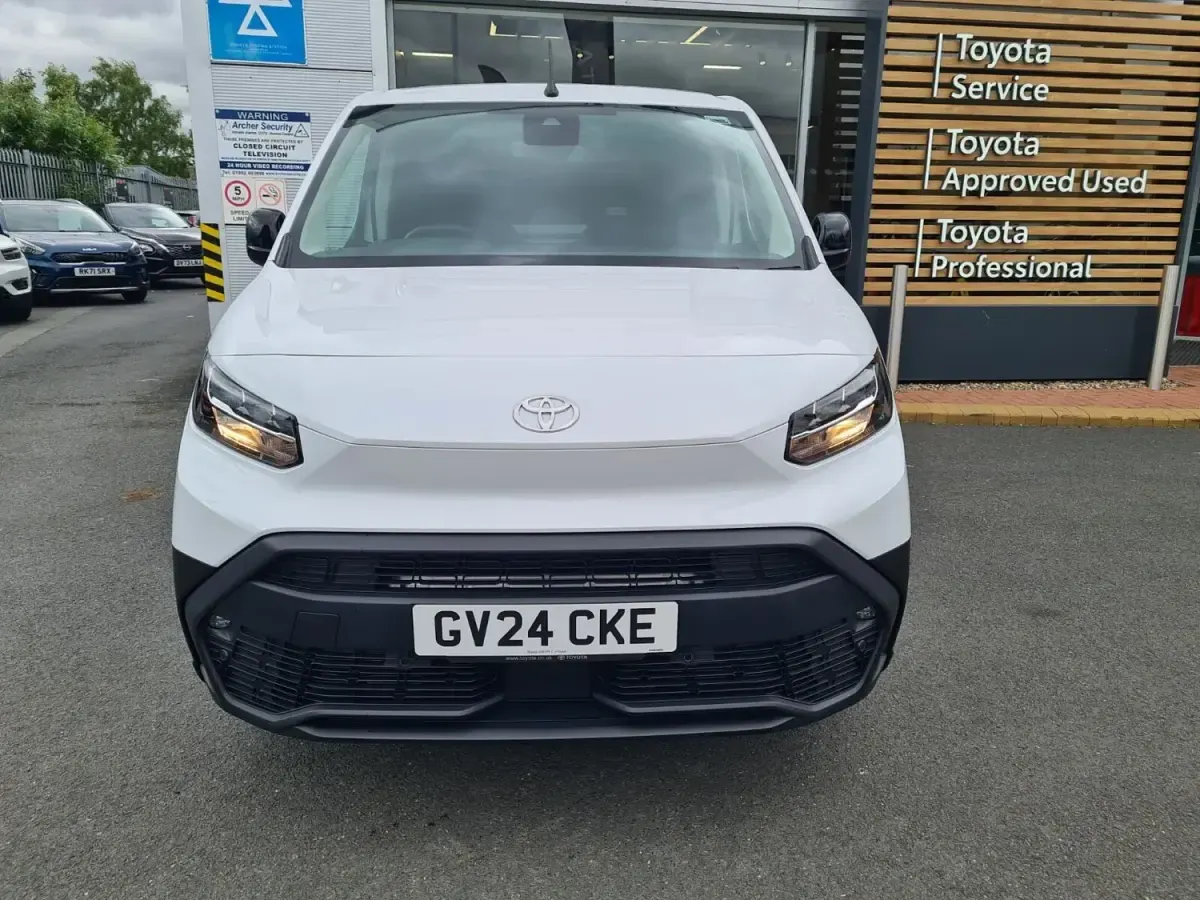 Occasion Toyota Proace 11 kW (15 ch) 2024 Blanc Monospace