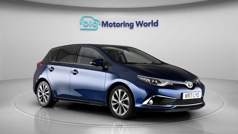 Used Toyota Auris 114 HP (83 kW) 2017 Blue Hatchback
