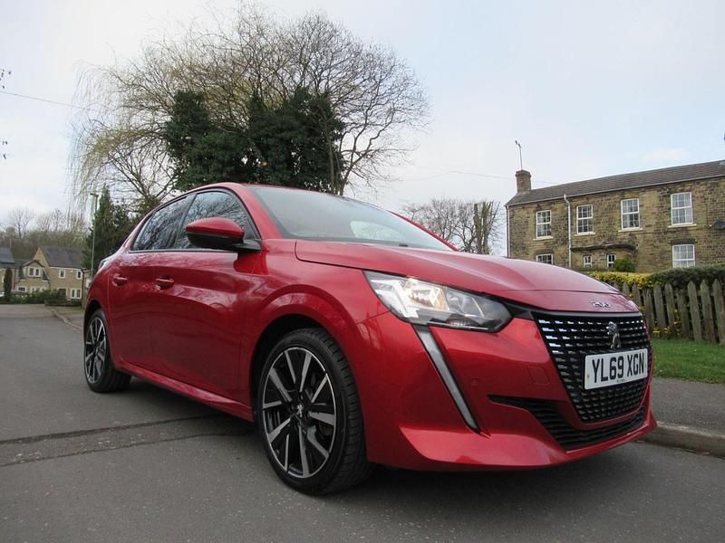 Used Peugeot 208 Allure 75 HP (55 kW) 2020 Red Hatchback
