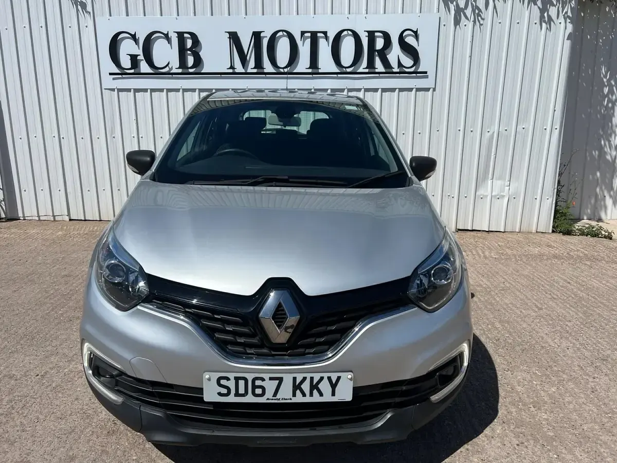 Used Renault Captur Dynamique 90 HP (66 kW) 2017 Silver SUV