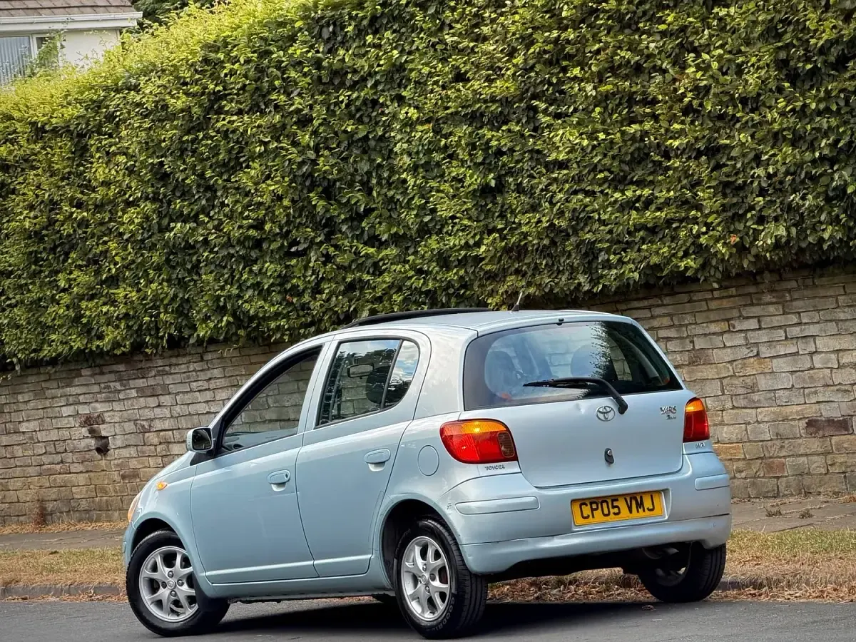 Used Toyota Yaris 2005 Blue Hatchback