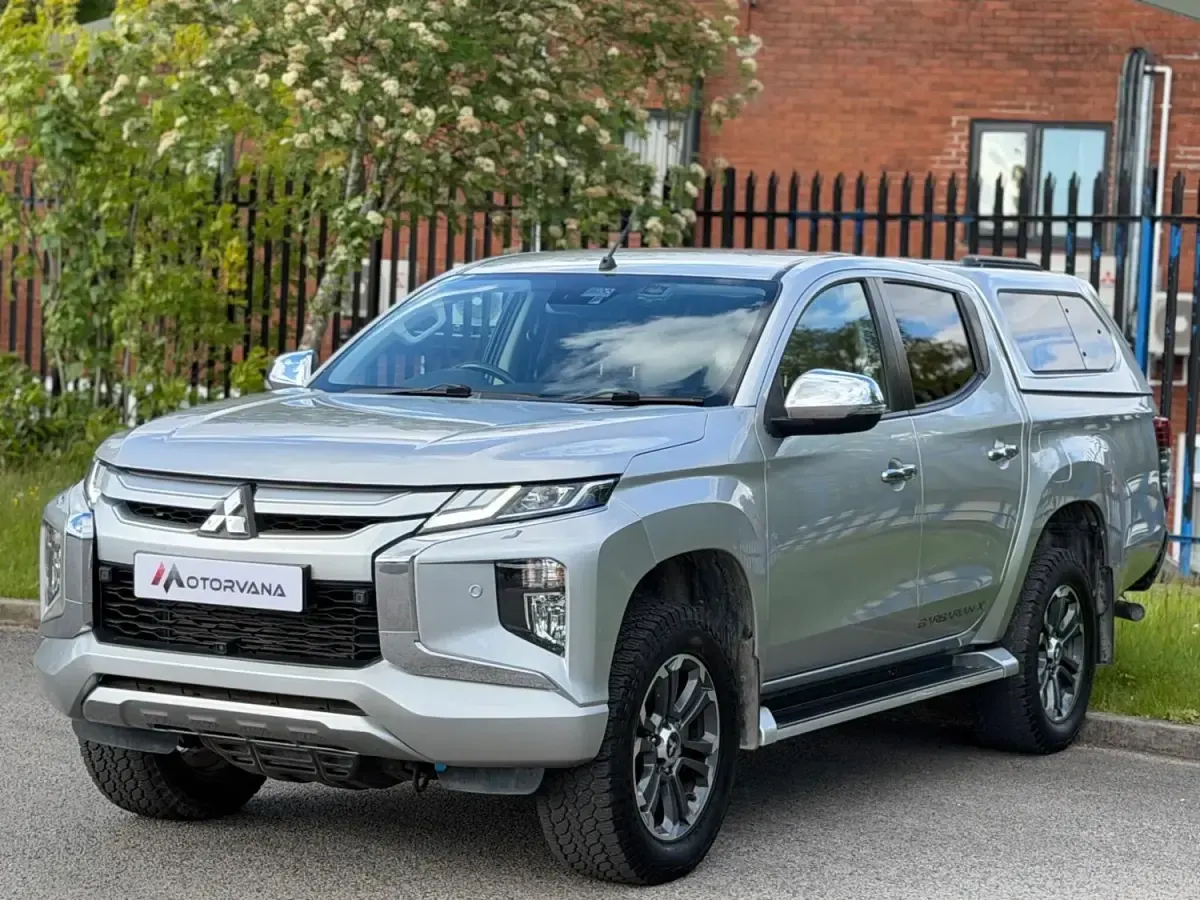 Usado Mitsubishi L200 150 HP (110 kW) 2020 Prateado Pickup