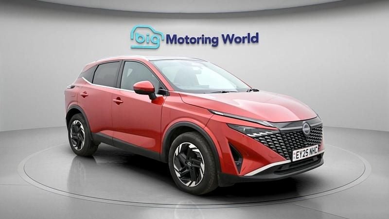 Used Nissan Qashqai N-Connecta 140 HP (102 kW) 2025 Red SUV
