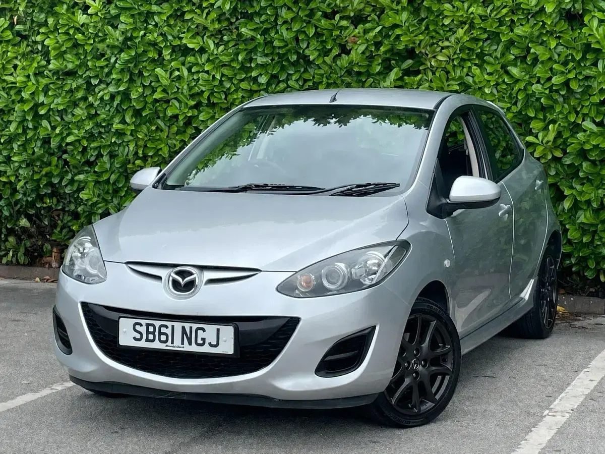 Used Mazda 2 84 HP (61 kW) 2012 Silver Hatchback
