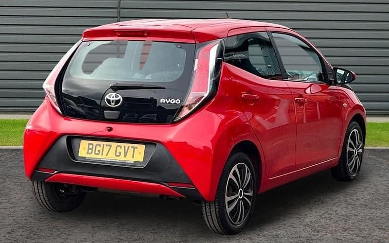 Used Toyota Aygo X-play 69 HP (50 kW) 2017 Red Hatchback