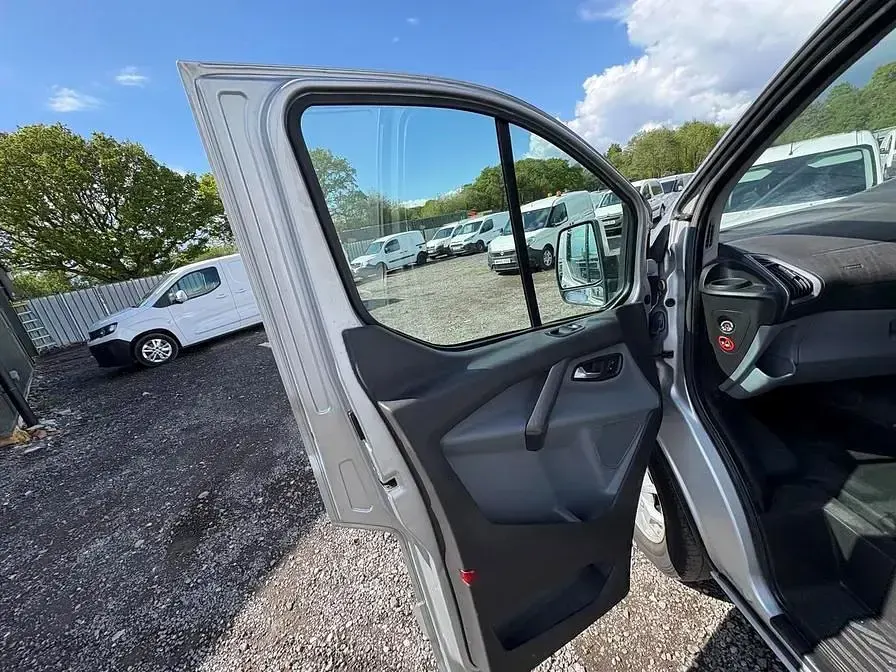 Usado Ford Transit Custom Limited 125 CV (91 kW) 2014 Plateado Van