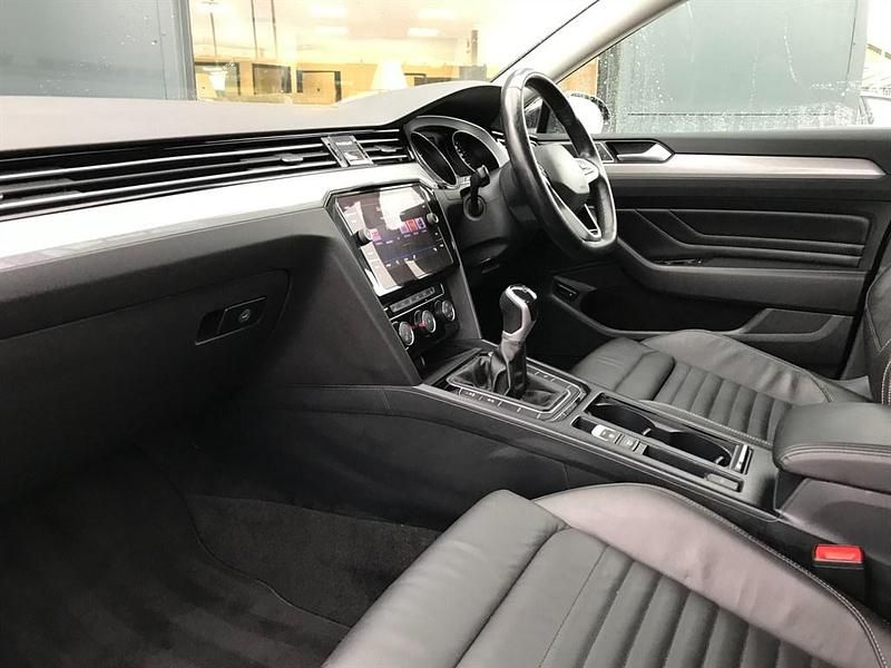 Used VW Passat SEL 150 HP (110 kW) 2022 Black Estate