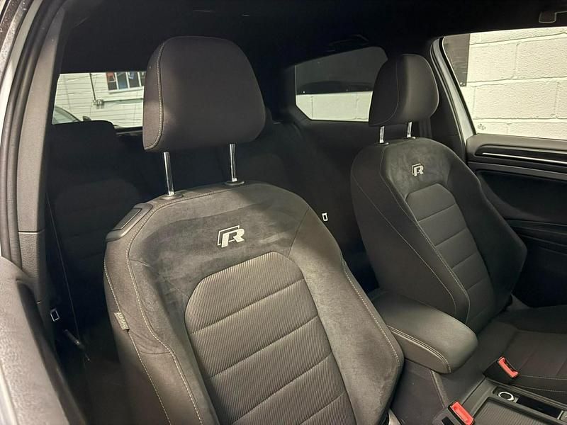 Begagnad VW Golf VII R 310 HK (228 kW) 2017 Vit Halvkombi