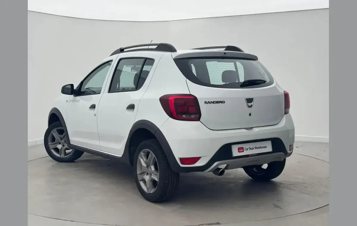 Used Dacia Sandero Essentiel 90 HP (66 kW) 2018 White Hatchback