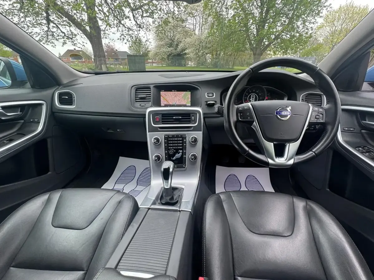 Usado Volvo V60 SE 120 HP (88 kW) 2017 Azul Carrinha