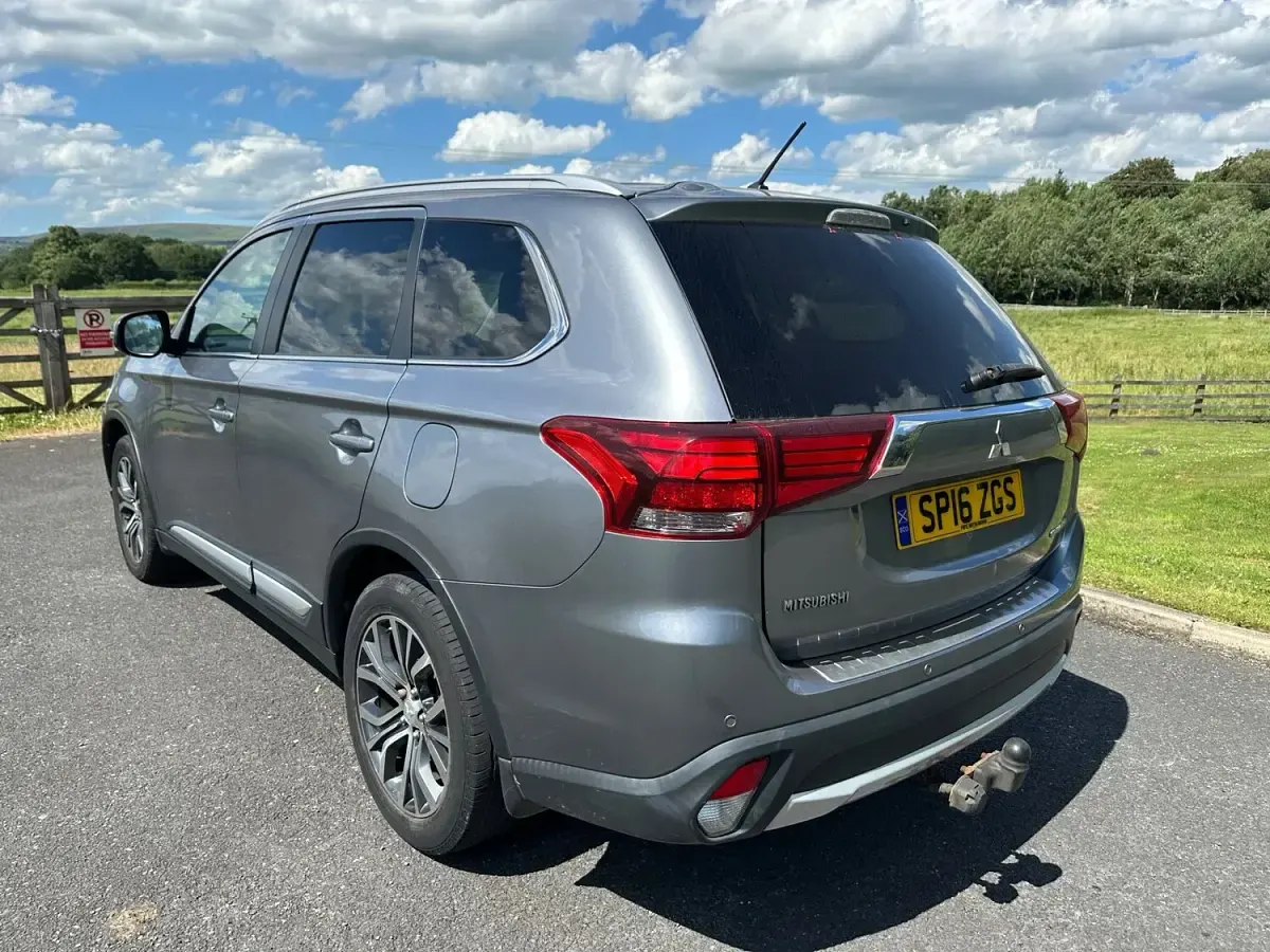 Used Mitsubishi Outlander 150 HP (110 kW) 2016 Grey SUV